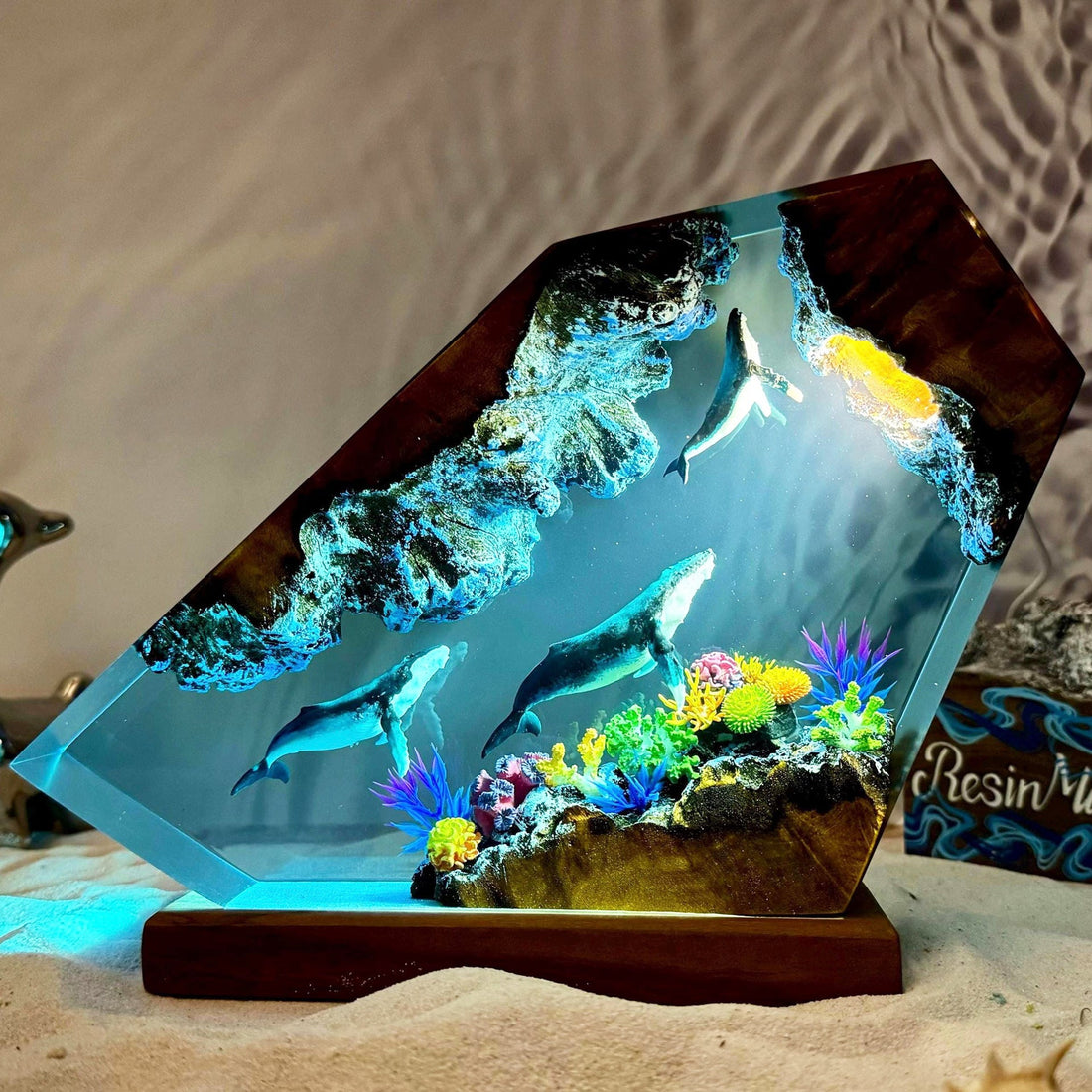 Sculptural resin wood lamp representing 2026 home decor trends